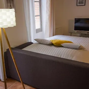 Appartement En Toute Intimité Dans Le Centre Historique, Montauban